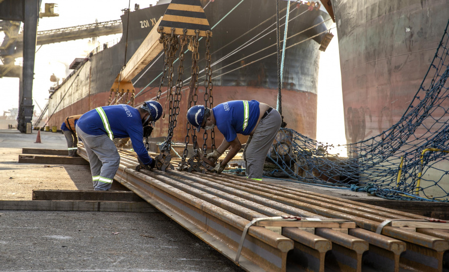 Portos do Paraná movimentam 6 milhões de toneladas e têm melhor mês da história - Foto: Cláudio Neves/Portos do Paraná