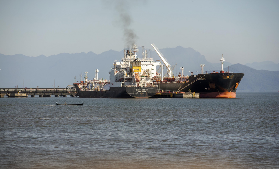 Portos do Paraná movimentam 6 milhões de toneladas e têm melhor mês da história - Foto: Cláudio Neves/Portos do Paraná