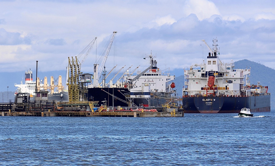 Portos do Paraná movimentam 6 milhões de toneladas e têm melhor mês da história - Foto: Cláudio Neves/Portos do Paraná