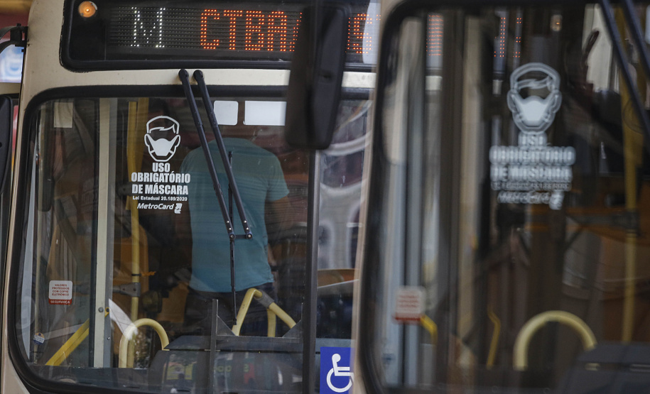 Paraná vai destinar primeiro lote da Janssen para vacinar trabalhadores do transporte. Foto: Jonathan Campos/AEN