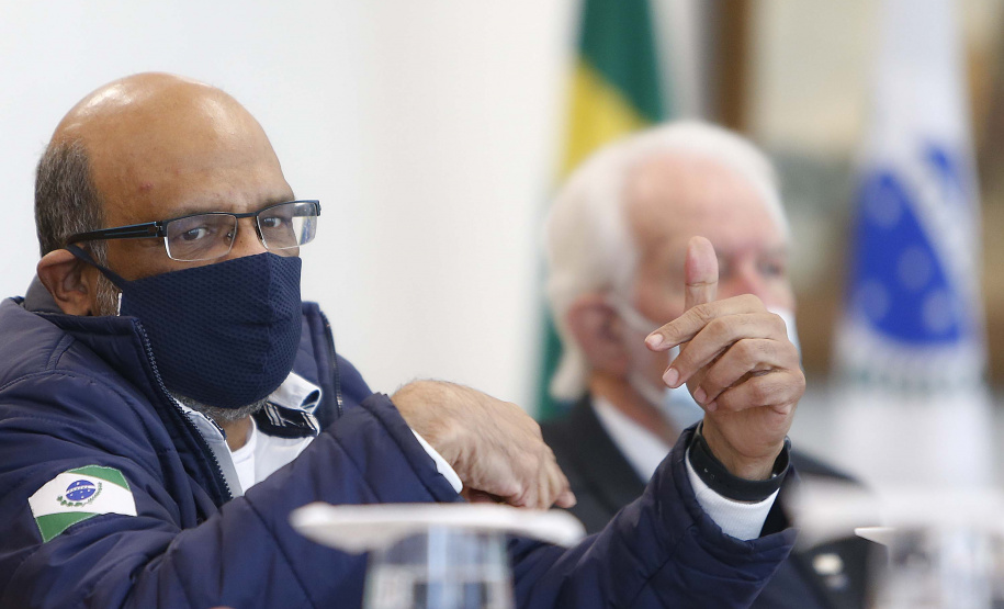 O governador Carlos Massa Ratinho Junior recebeu nesta quarta-feira (9) executivos da JBS, uma das maiores companhias de alimento e proteína animal do mundo, para dar continuidade às discussões sobre os investimentos da empresa no Estado. A reunião foi realizada no Palácio Iguaçu.
Foto: Jonathan Campos/AEN