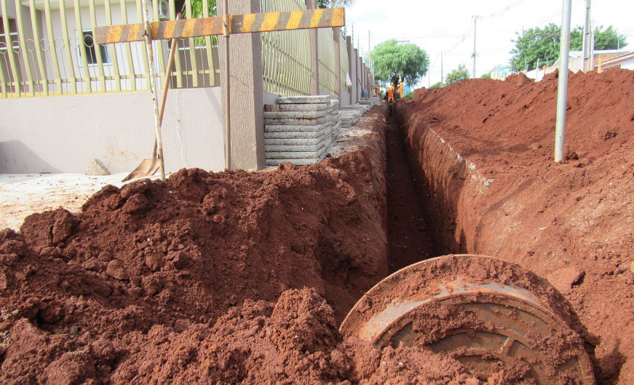As obras de implantação do sistema de coleta e tratamento do esgoto de Santa Tereza do Oeste começam a mudar o cenário da cidade. - Foto: Sanepar