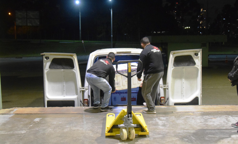 O Paraná recebeu na noite desta quarta-feira (9) mais 238 mil vacinas contra a Covid-19, sendo 237 mil doses do imunizante AstraZeneca produzida no Brasil pela Fiocruz e mil doses da AstraZeneca/Covax/Oxford, importadas por meio do consórcio Covax Facility. As vacinas fazem parte da 24ª pauta de distribuição do Ministério da Saúde. - curitiba, 09/06/2021 - Foto: Américo Antonio/SESA