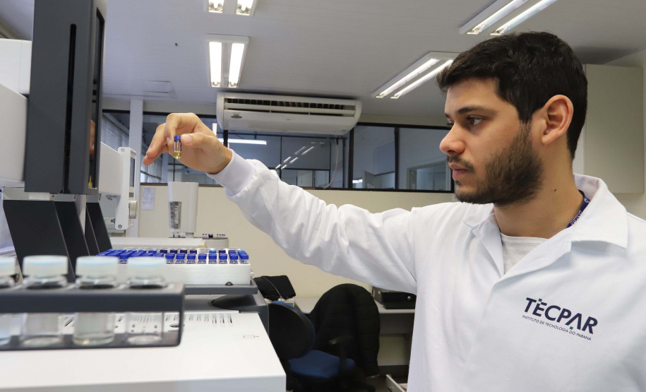 TECPAR - Laboratório de Agroquímica - N/F: Cromatógrafo à gás acoplado à espectômetro de massas. (analisa presença de agrotóxicos em alimentos e água)Curitiba, 02-09-19.Foto: Arnaldo Alves / ANPr.
