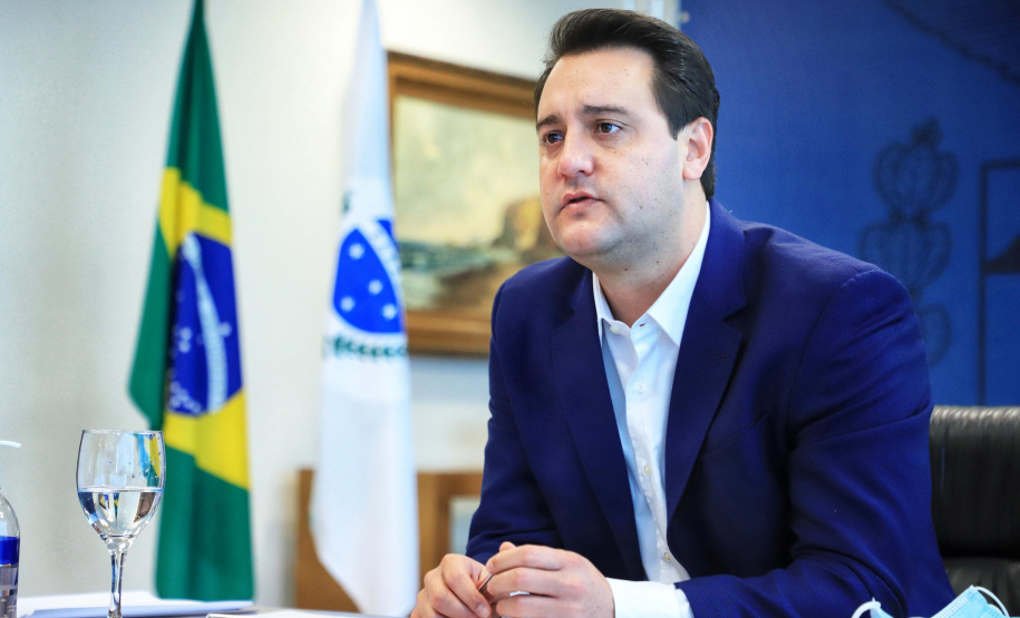 Governador Carlos Massa Ratinho Junior durante reunião com o secretário da Saúde, Beto Preto - Curitiba, 11/06/2021 - Foto: José Fernando Ogura/AEN