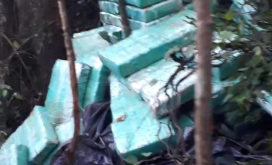 Um trabalho de inteligência do 5º Comando Regional da PM (5º CRPM) na região Oeste do Estado resultou na apreensão de 1,1 tonelada de maconha e no encaminhamento de seis pessoas nesta quinta-feira (10) na cidade de Santa Helena.  -  Curitiba, 11/06/2021  -  Foto: PMPR