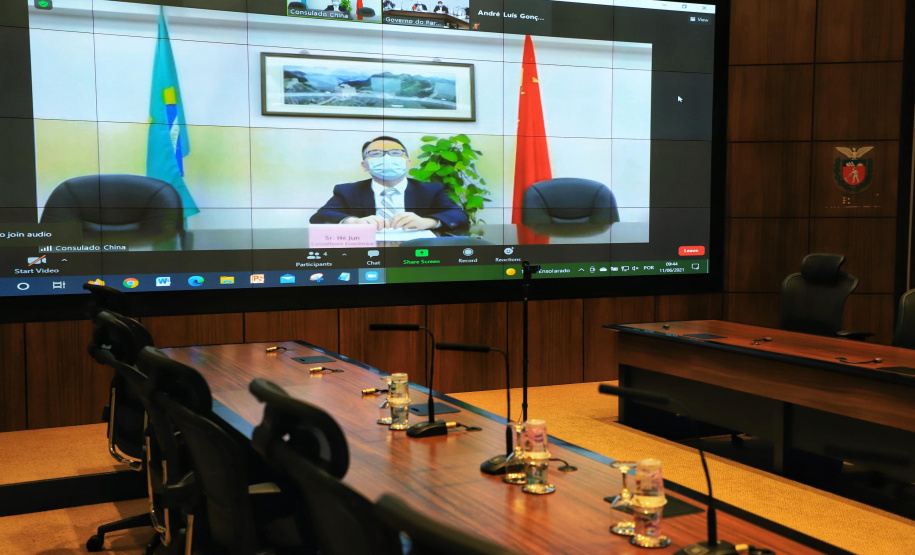 Integrantes do Grupo de Trabalho do Plano Estadual Ferroviário detalharam nesta sexta-feira (11) o projeto de execução da Nova Ferroeste a representantes do Consulado da China em São Paulo. Participaram do encontro virtual a cônsul no estado, Chen Peijie, e o conselheiro comercial He Jim. - Curitiba, 11/06/2021 - Foto: José Fernando Ogura/AEN