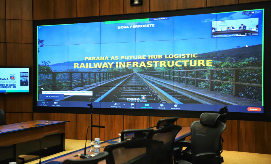 Integrantes do Grupo de Trabalho do Plano Estadual Ferroviário detalharam nesta sexta-feira (11) o projeto de execução da Nova Ferroeste a representantes do Consulado da China em São Paulo. Participaram do encontro virtual a cônsul no estado, Chen Peijie, e o conselheiro comercial He Jim. - Curitiba, 11/06/2021 - Foto: José Fernando Ogura/AEN