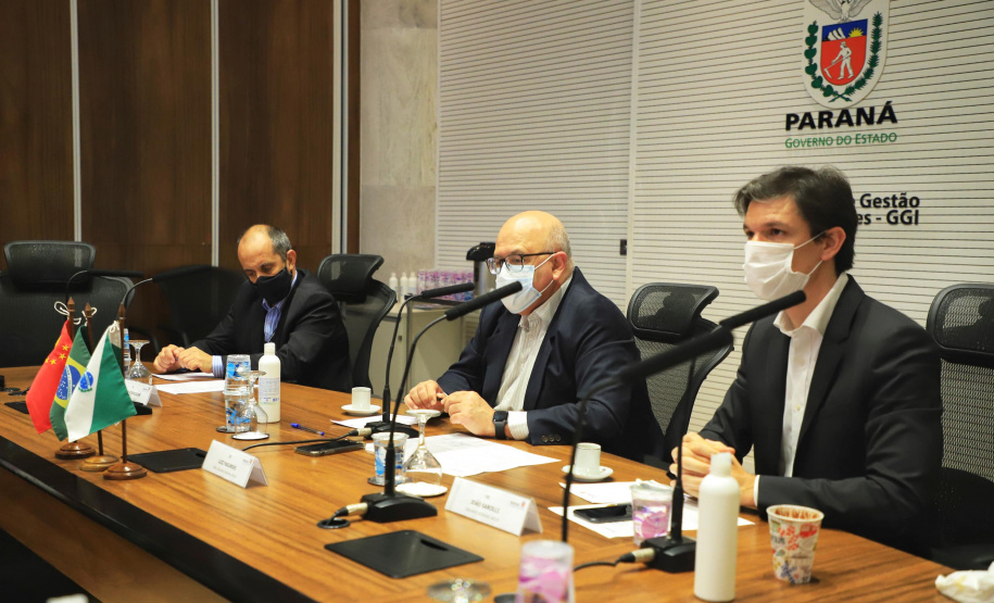 Integrantes do Grupo de Trabalho do Plano Estadual Ferroviário detalharam nesta sexta-feira (11) o projeto de execução da Nova Ferroeste a representantes do Consulado da China em São Paulo. Participaram do encontro virtual a cônsul no estado, Chen Peijie, e o conselheiro comercial He Jim. - Curitiba, 11/06/2021 - Foto: José Fernando Ogura/AEN