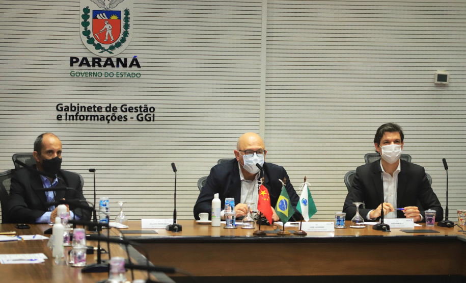Integrantes do Grupo de Trabalho do Plano Estadual Ferroviário detalharam nesta sexta-feira (11) o projeto de execução da Nova Ferroeste a representantes do Consulado da China em São Paulo. Participaram do encontro virtual a cônsul no estado, Chen Peijie, e o conselheiro comercial He Jim. - Curitiba, 11/06/2021 - Foto: José Fernando Ogura/AEN