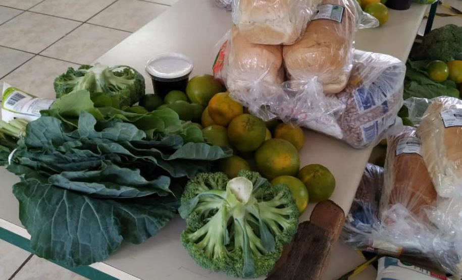 Nesta sexta-feira (11) ocorre mais uma entrega de alimentos às famílias mais vulneráveis da comunidade escolar. Desta vez a distribuição é de produtos da agricultura familiar. - Curitiba, 11/06/2021 - Foto: Fundepar