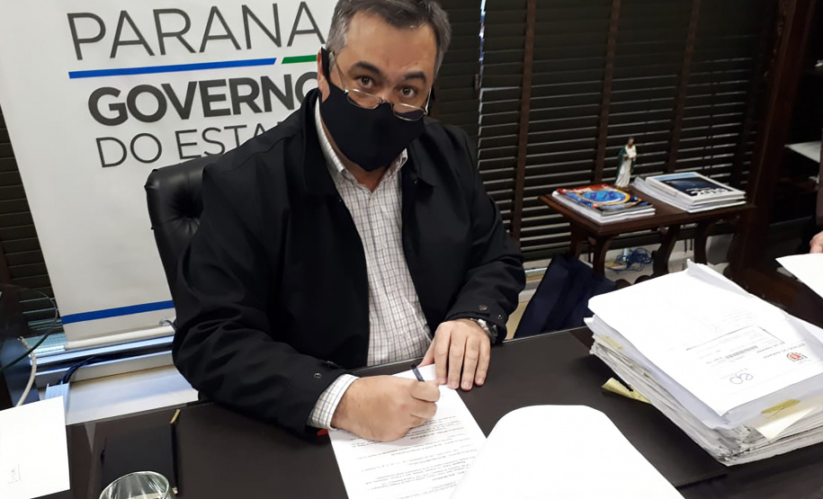 O Governo do Estado irá destinar R$ 4 milhões para reforma e ampliação do Hospital Municipal de Ibaiti. Serão investidos mais de R$ 8,8 milhões na unidade, somando recursos do município e do Estado.Na foto, o secretário  Beto Preto - Foto: Américo Antonio/SESA