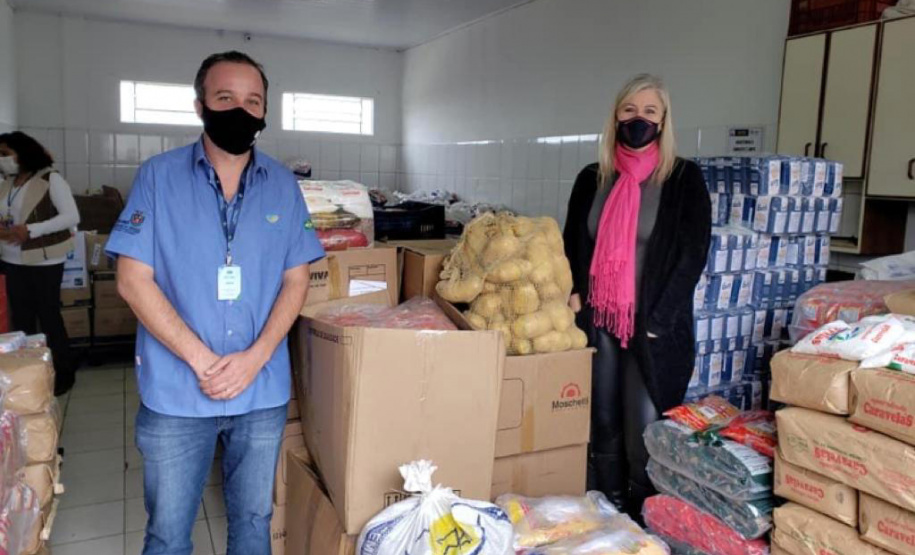 Nesta sexta-feira (11), famílias de Ponta Grossa começaram a receber os alimentos que foram doados na ação de distribuição de mudas nativas frutíferas promovida pelo Escritório Regional do Instituto Água e Terra (IAT) de Ponta Grossa.  -  Curitiba, 11/06/2021  -   Foto: SEDEST