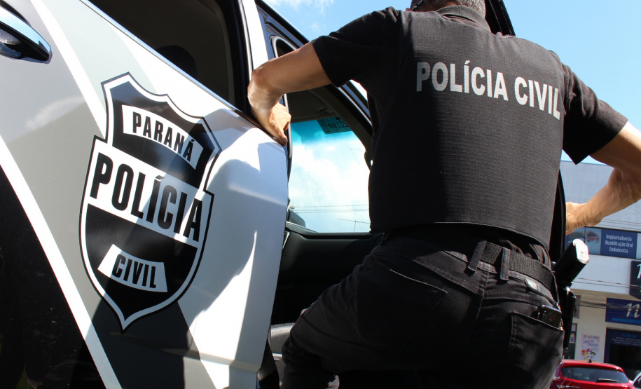 A Polícia Civil do Paraná e Polícia Civil do Rio de Janeiro (PCRJ) prenderam cinco integrantes de uma organização criminosa especializada em roubos de joias. Os indivíduos foram presos na quinta-feira (10), no Rio de Janeiro. Uma parte das joias foi recuperada e avaliada em R$ 450 mil.  -  Curitiba, 11/06/2021   -   Foto: Polícia Civil do Paraná