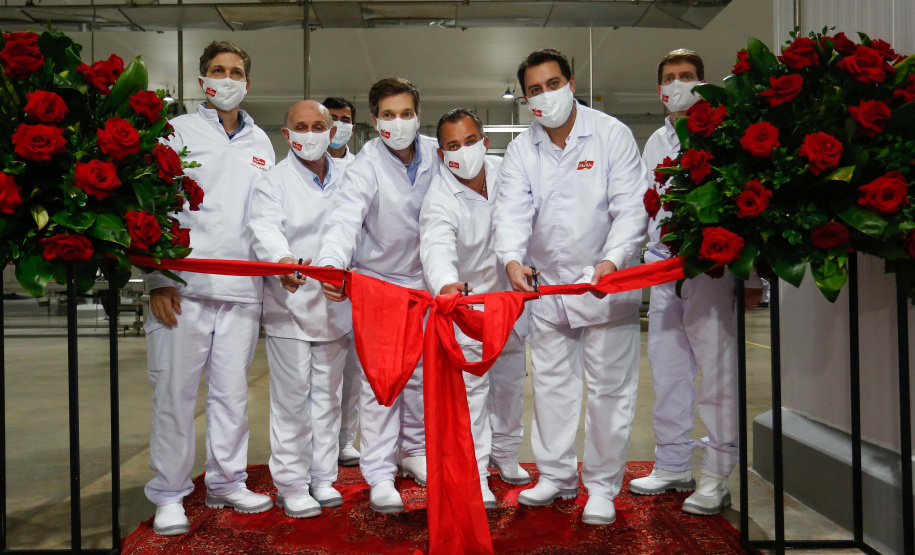 O governador Carlos Massa Ratinho Junior participou nesta sexta-feira (11), em Cambé, no Norte do Estado, da inauguração do Muffato Foods, um dos mais modernos centros de processamento de alimentos do Paraná, que recebeu investimento de R$ 170 milhões.Foto: Jonathan Campos/AEN