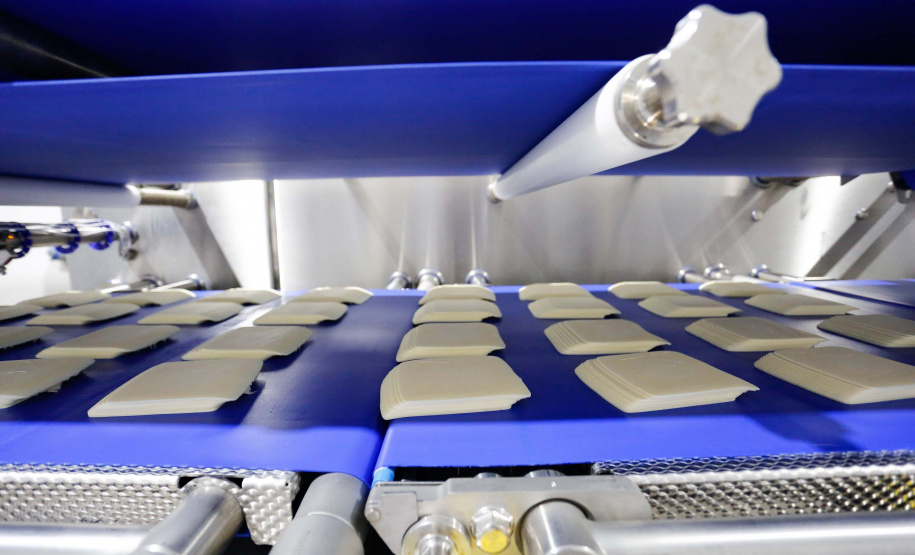 O governador Carlos Massa Ratinho Junior participou nesta sexta-feira (11), em Cambé, no Norte do Estado, da inauguração do Muffato Foods, um dos mais modernos centros de processamento de alimentos do Paraná, que recebeu investimento de R$ 170 milhões.Foto: Jonathan Campos/AEN