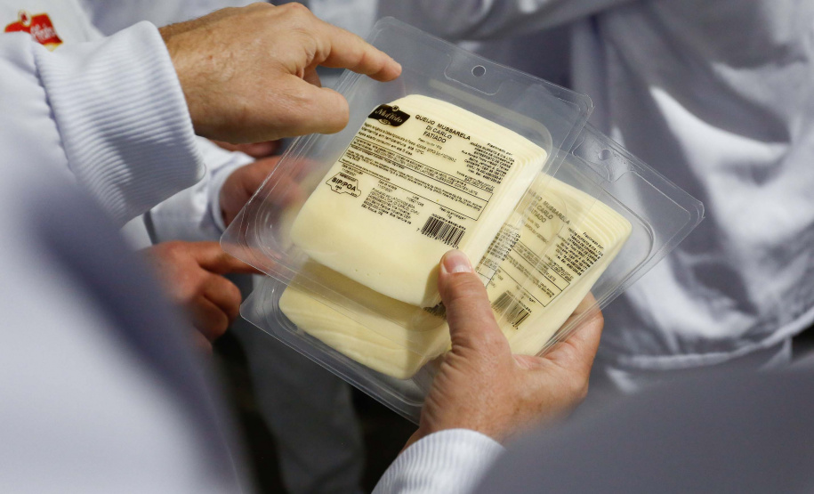 O governador Carlos Massa Ratinho Junior participou nesta sexta-feira (11), em Cambé, no Norte do Estado, da inauguração do Muffato Foods, um dos mais modernos centros de processamento de alimentos do Paraná, que recebeu investimento de R$ 170 milhões.Foto: Jonathan Campos/AEN