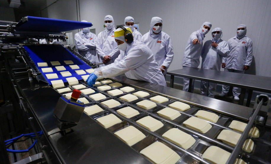 O governador Carlos Massa Ratinho Junior participou nesta sexta-feira (11), em Cambé, no Norte do Estado, da inauguração do Muffato Foods, um dos mais modernos centros de processamento de alimentos do Paraná, que recebeu investimento de R$ 170 milhões.Foto: Jonathan Campos/AEN
