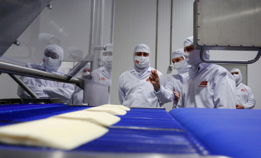 O governador Carlos Massa Ratinho Junior participou nesta sexta-feira (11), em Cambé, no Norte do Estado, da inauguração do Muffato Foods, um dos mais modernos centros de processamento de alimentos do Paraná, que recebeu investimento de R$ 170 milhões.Foto: Jonathan Campos/AEN