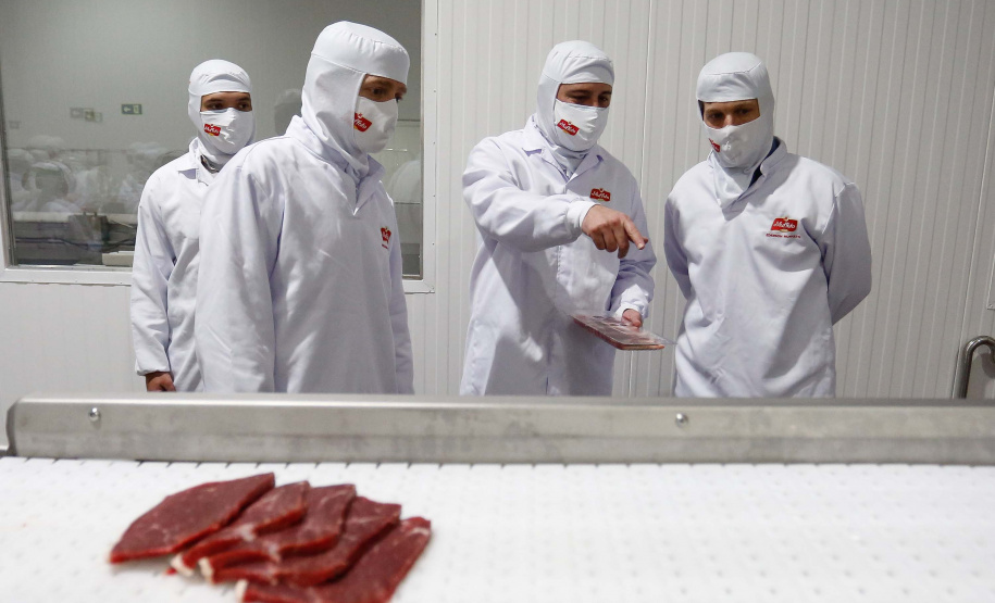 O governador Carlos Massa Ratinho Junior participou nesta sexta-feira (11), em Cambé, no Norte do Estado, da inauguração do Muffato Foods, um dos mais modernos centros de processamento de alimentos do Paraná, que recebeu investimento de R$ 170 milhões.Foto: Jonathan Campos/AEN