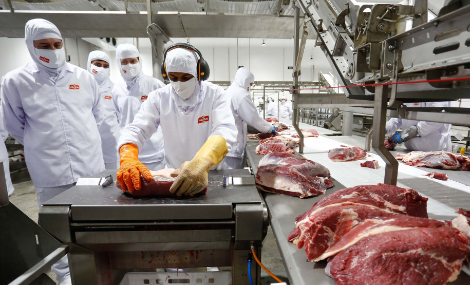 O governador Carlos Massa Ratinho Junior participou nesta sexta-feira (11), em Cambé, no Norte do Estado, da inauguração do Muffato Foods, um dos mais modernos centros de processamento de alimentos do Paraná, que recebeu investimento de R$ 170 milhões.Foto: Jonathan Campos/AEN