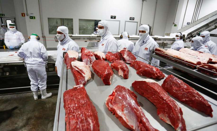 O governador Carlos Massa Ratinho Junior participou nesta sexta-feira (11), em Cambé, no Norte do Estado, da inauguração do Muffato Foods, um dos mais modernos centros de processamento de alimentos do Paraná, que recebeu investimento de R$ 170 milhões.Foto: Jonathan Campos/AEN