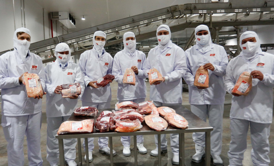 O governador Carlos Massa Ratinho Junior participou nesta sexta-feira (11), em Cambé, no Norte do Estado, da inauguração do Muffato Foods, um dos mais modernos centros de processamento de alimentos do Paraná, que recebeu investimento de R$ 170 milhões.Foto: Jonathan Campos/AEN