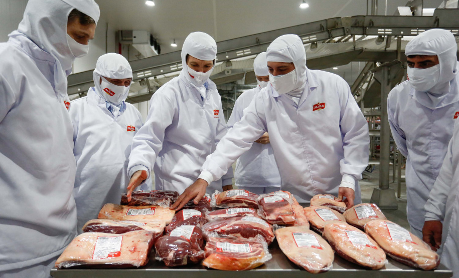 O governador Carlos Massa Ratinho Junior participou nesta sexta-feira (11), em Cambé, no Norte do Estado, da inauguração do Muffato Foods, um dos mais modernos centros de processamento de alimentos do Paraná, que recebeu investimento de R$ 170 milhões.Foto: Jonathan Campos/AEN