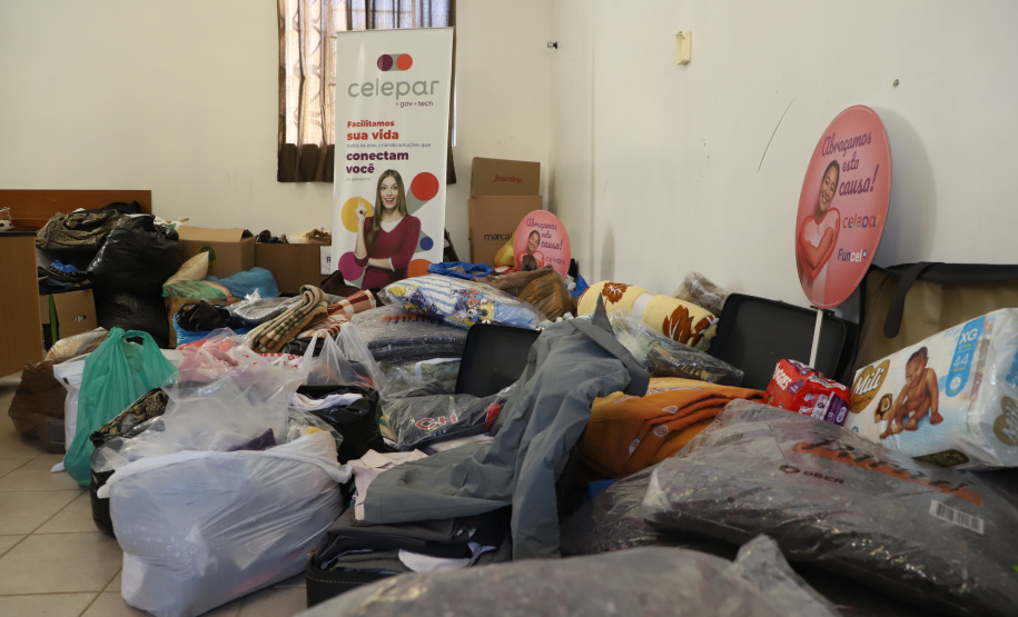 Mais de 300 famílias em situação de vulnerabilidade serão beneficiadas com a doação de 730 itens arrecadados pela Celepar (Companhia de Tecnologia da Informação e Comunicação do Paraná)