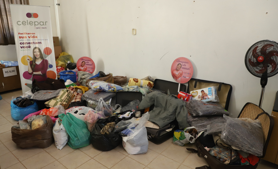 Mais de 300 famílias em situação de vulnerabilidade serão beneficiadas com a doação de 730 itens arrecadados pela Celepar (Companhia de Tecnologia da Informação e Comunicação do Paraná)