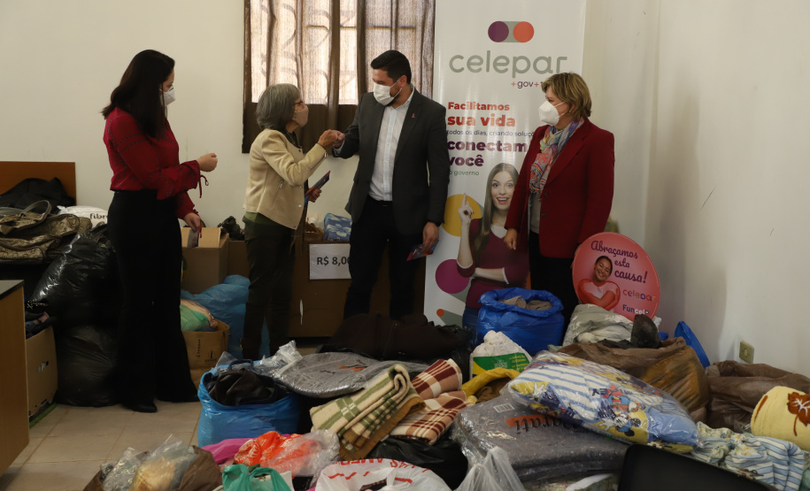 Mais de 300 famílias em situação de vulnerabilidade serão beneficiadas com a doação de 730 itens arrecadados pela Celepar (Companhia de Tecnologia da Informação e Comunicação do Paraná)
