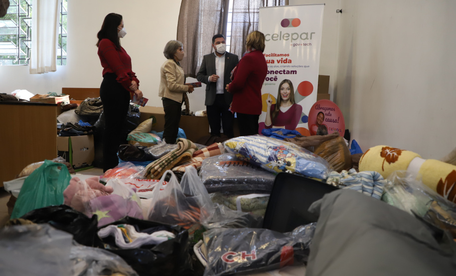 Mais de 300 famílias em situação de vulnerabilidade serão beneficiadas com a doação de 730 itens arrecadados pela Celepar (Companhia de Tecnologia da Informação e Comunicação do Paraná)