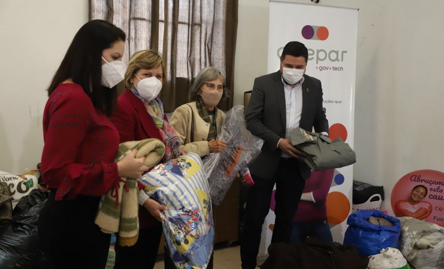 Mais de 300 famílias em situação de vulnerabilidade serão beneficiadas com a doação de 730 itens arrecadados pela Celepar (Companhia de Tecnologia da Informação e Comunicação do Paraná)
