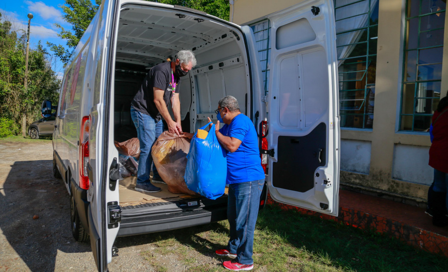 Mais de 300 famílias em situação de vulnerabilidade serão beneficiadas com a doação de 730 itens arrecadados pela Celepar (Companhia de Tecnologia da Informação e Comunicação do Paraná)