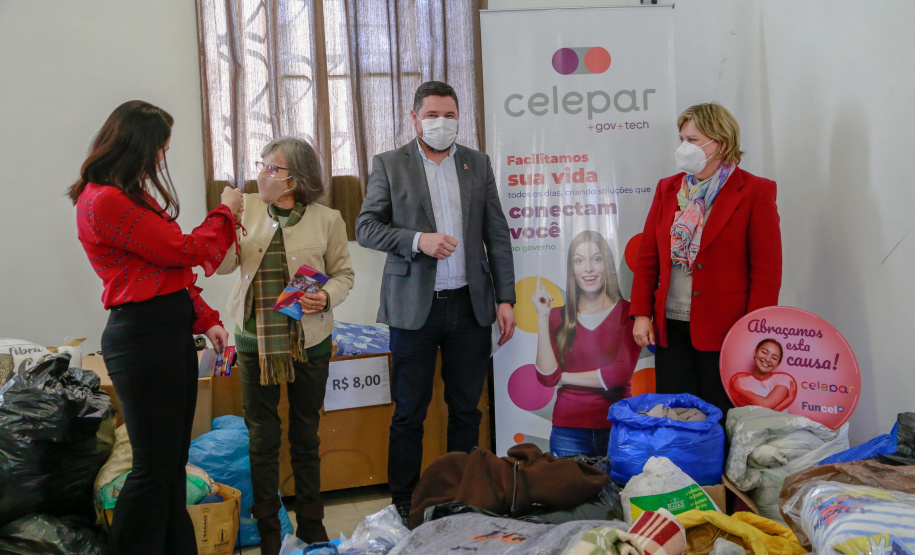Mais de 300 famílias em situação de vulnerabilidade serão beneficiadas com a doação de 730 itens arrecadados pela Celepar (Companhia de Tecnologia da Informação e Comunicação do Paraná)
