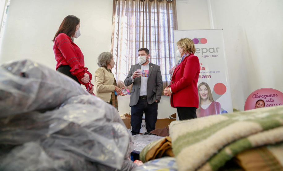 Mais de 300 famílias em situação de vulnerabilidade serão beneficiadas com a doação de 730 itens arrecadados pela Celepar (Companhia de Tecnologia da Informação e Comunicação do Paraná)