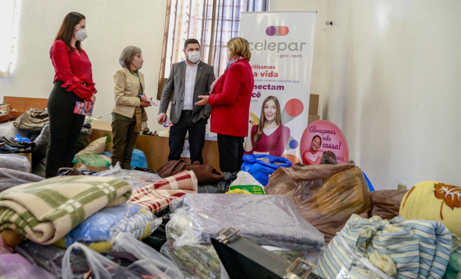 Mais de 300 famílias em situação de vulnerabilidade serão beneficiadas com a doação de 730 itens arrecadados pela Celepar (Companhia de Tecnologia da Informação e Comunicação do Paraná)