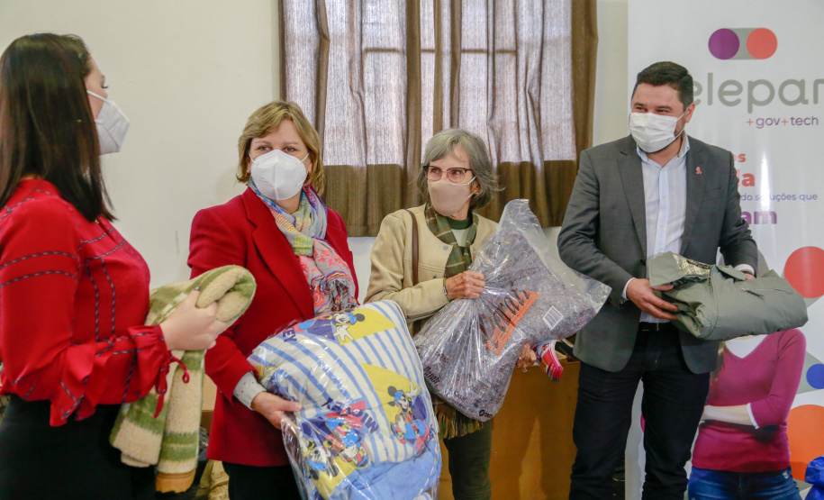 Mais de 300 famílias em situação de vulnerabilidade serão beneficiadas com a doação de 730 itens arrecadados pela Celepar (Companhia de Tecnologia da Informação e Comunicação do Paraná)