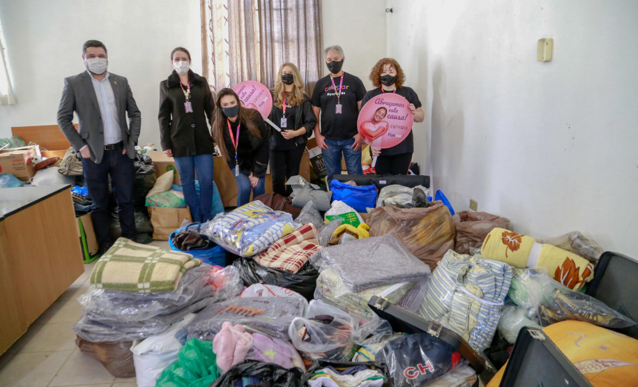 Mais de 300 famílias em situação de vulnerabilidade serão beneficiadas com a doação de 730 itens arrecadados pela Celepar (Companhia de Tecnologia da Informação e Comunicação do Paraná)