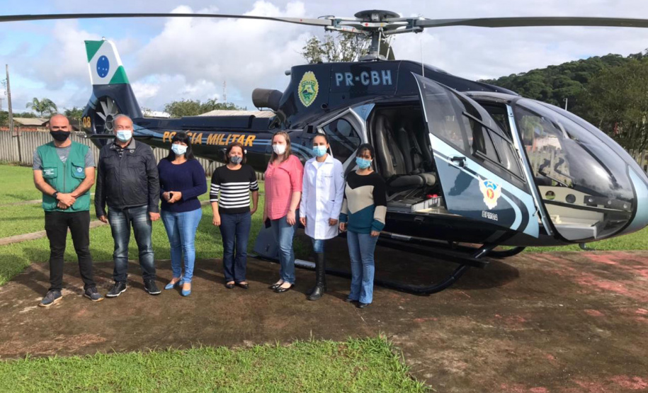 A 1ª Regional de Saúde de Paranaguá com apoio do Batalhão de Polícia Militar de Operações Aéreas (BPMOA), estiveram em duas regiões isoladas do município de Guaraqueçaba nesta sexta-feira (11) para vacinar a população ribeirinha contra a Covid-19. Ao todo, 80 pessoas foram vacinadas. - Paranaguá, 11/06/2021 - Foto: SESA