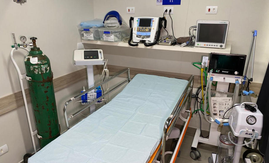 O Governo do Estado repassou dois ventiladores e dois monitores multiparamétricos para o Pronto Atendimento 24 horas de Rolândia, que foi aberto nesta sexta-feira (11). A unidade vai receber pacientes em situações de urgência e emergência e foi ampliada com recursos da prefeitura e da iniciativa privada. - Foto: Bruno Costa