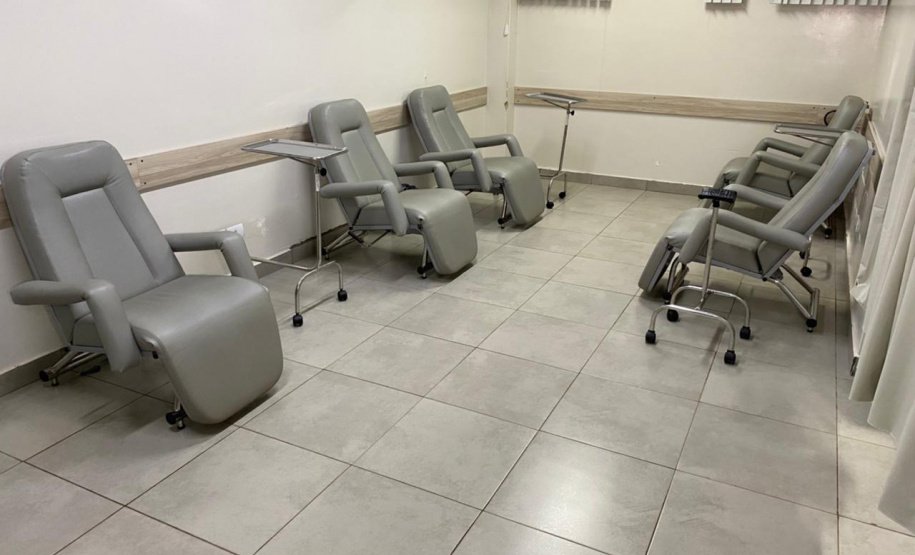 O Governo do Estado repassou dois ventiladores e dois monitores multiparamétricos para o Pronto Atendimento 24 horas de Rolândia, que foi aberto nesta sexta-feira (11). A unidade vai receber pacientes em situações de urgência e emergência e foi ampliada com recursos da prefeitura e da iniciativa privada. - Foto: Bruno Costa