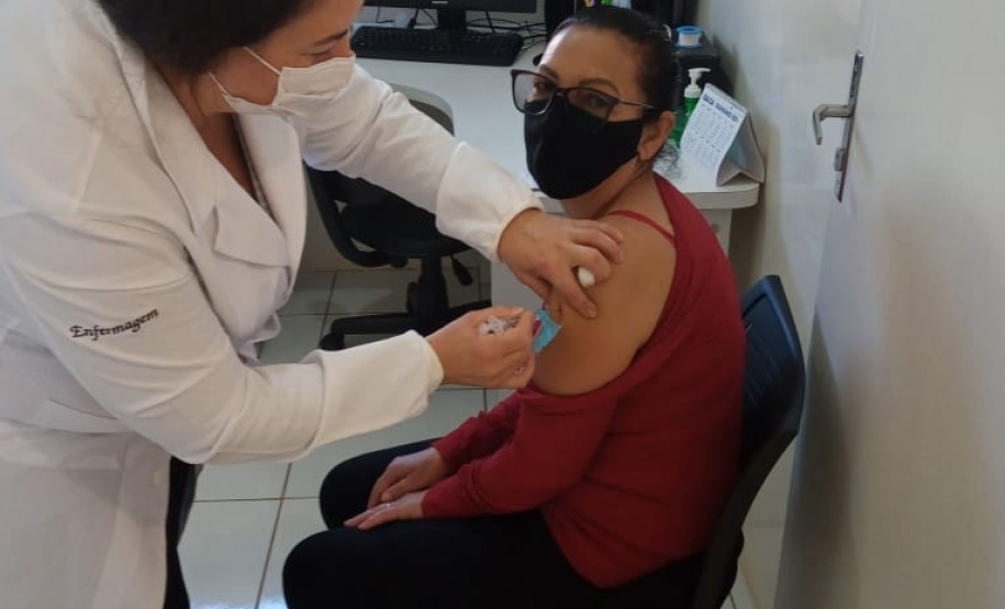 A Secretaria de Estado da Saúde (Sesa) registrou ações de vacinação contra a Covid-19 neste sábado (12) nas 22 Regionais de Saúde do Paraná. A iniciativa faz parte da campanha do Governo do Estado, de vacinação ?De domingo a domingo?. -  Curitiba, 12/06/2021  -  Foto: SESA