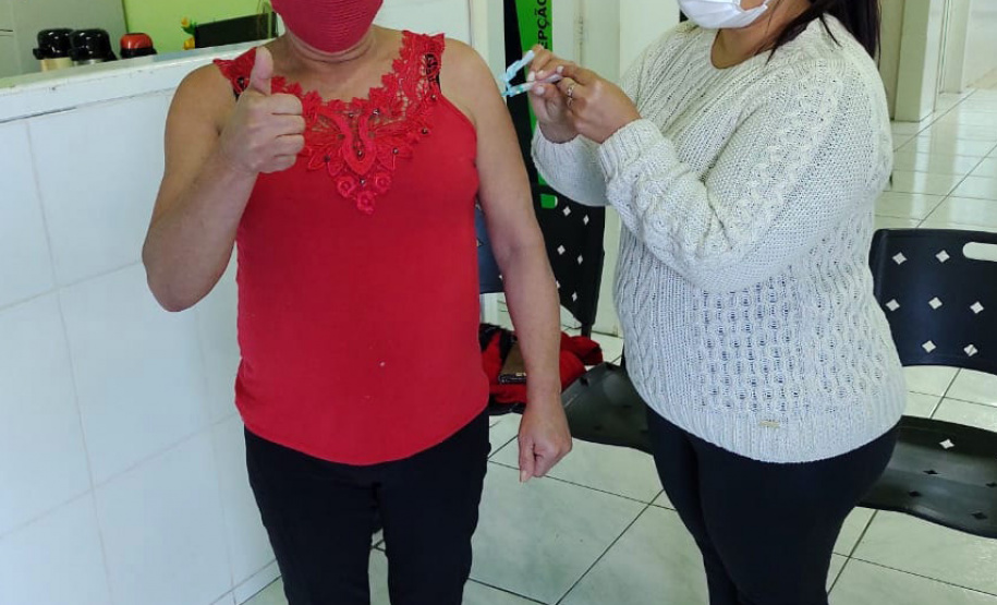 A Secretaria de Estado da Saúde (Sesa) registrou ações de vacinação contra a Covid-19 neste sábado (12) nas 22 Regionais de Saúde do Paraná. A iniciativa faz parte da campanha do Governo do Estado, de vacinação ?De domingo a domingo?.  - Curitiba, 12/06/2021  -  Foto: SESA