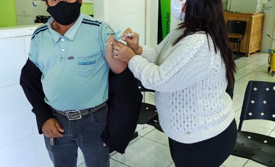 A Secretaria de Estado da Saúde (Sesa) registrou ações de vacinação contra a Covid-19 neste sábado (12) nas 22 Regionais de Saúde do Paraná. A iniciativa faz parte da campanha do Governo do Estado, de vacinação ?De domingo a domingo?.  - Curitiba, 12/06/2021  -  Foto: SESA