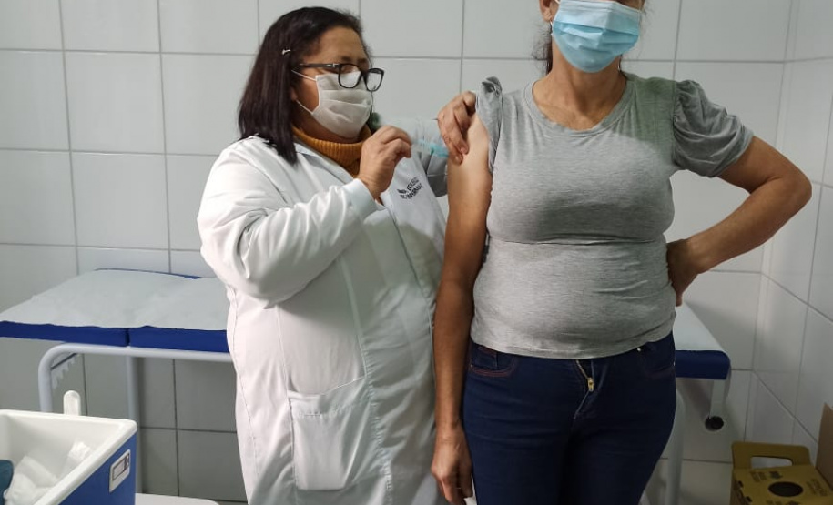 A Secretaria de Estado da Saúde (Sesa) registrou ações de vacinação contra a Covid-19 neste sábado (12) nas 22 Regionais de Saúde do Paraná. A iniciativa faz parte da campanha do Governo do Estado, de vacinação ?De domingo a domingo?.  - Curitiba, 12/06/2021  -  Foto: SESA