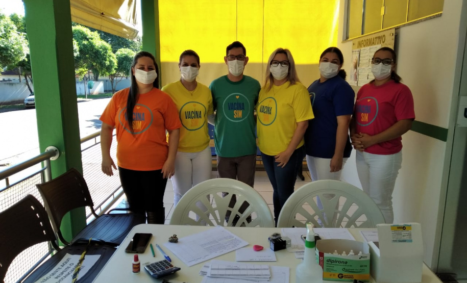 A Secretaria de Estado da Saúde (Sesa) registrou ações de vacinação contra a Covid-19 neste sábado (12) nas 22 Regionais de Saúde do Paraná. A iniciativa faz parte da campanha do Governo do Estado, de vacinação ?De domingo a domingo?.  - Curitiba, 12/06/2021  -  Foto: SESA