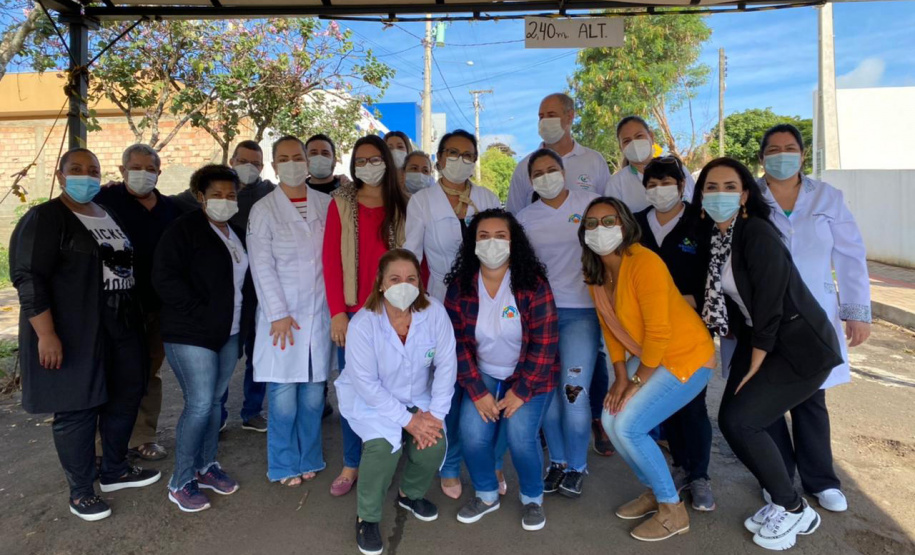 A Secretaria de Estado da Saúde (Sesa) registrou ações de vacinação contra a Covid-19 neste sábado (12) nas 22 Regionais de Saúde do Paraná. A iniciativa faz parte da campanha do Governo do Estado, de vacinação ?De domingo a domingo?.  - Curitiba, 12/06/2021  -  Foto: SESA