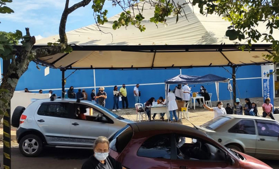 A Secretaria de Estado da Saúde (Sesa) registrou ações de vacinação contra a Covid-19 neste sábado (12) nas 22 Regionais de Saúde do Paraná. A iniciativa faz parte da campanha do Governo do Estado, de vacinação ?De domingo a domingo?.  - Curitiba, 12/06/2021  -  Foto: SESA