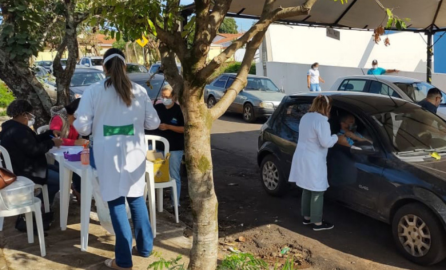 A Secretaria de Estado da Saúde (Sesa) registrou ações de vacinação contra a Covid-19 neste sábado (12) nas 22 Regionais de Saúde do Paraná. A iniciativa faz parte da campanha do Governo do Estado, de vacinação ?De domingo a domingo?.  - Curitiba, 12/06/2021  -  Foto: SESA